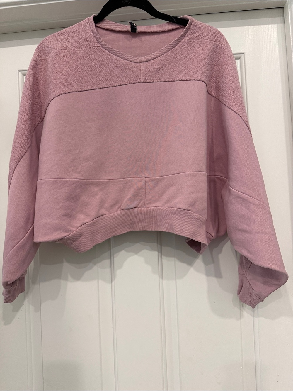 European Culture Pink Cropped Crewneck Sweatshirt